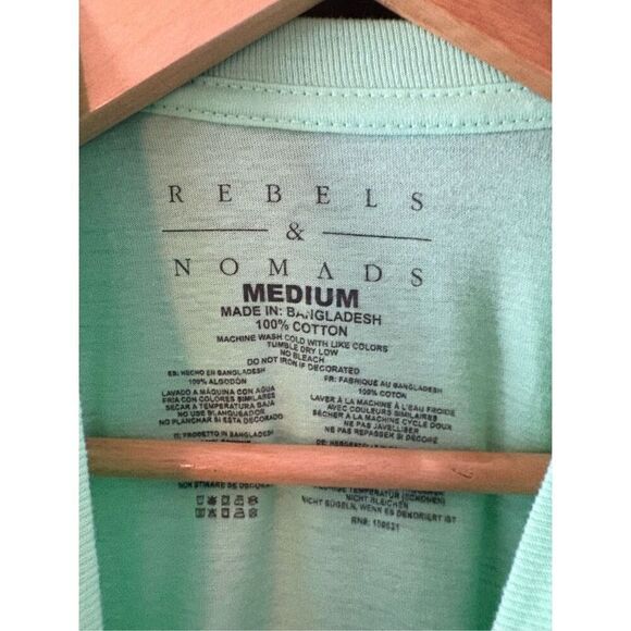 🐿️NWT Urban Outfitters Rebels & Nomads Green & White Think Global Graphic Tee - Picture 6 of 6